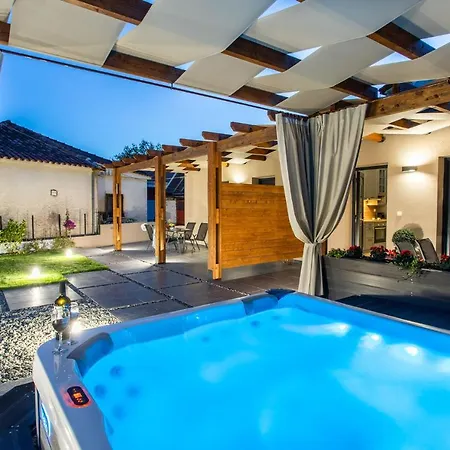 Willa Meteora Boutique A